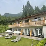 فندق Sweet Cherry - Boutique & Tyrol 3*